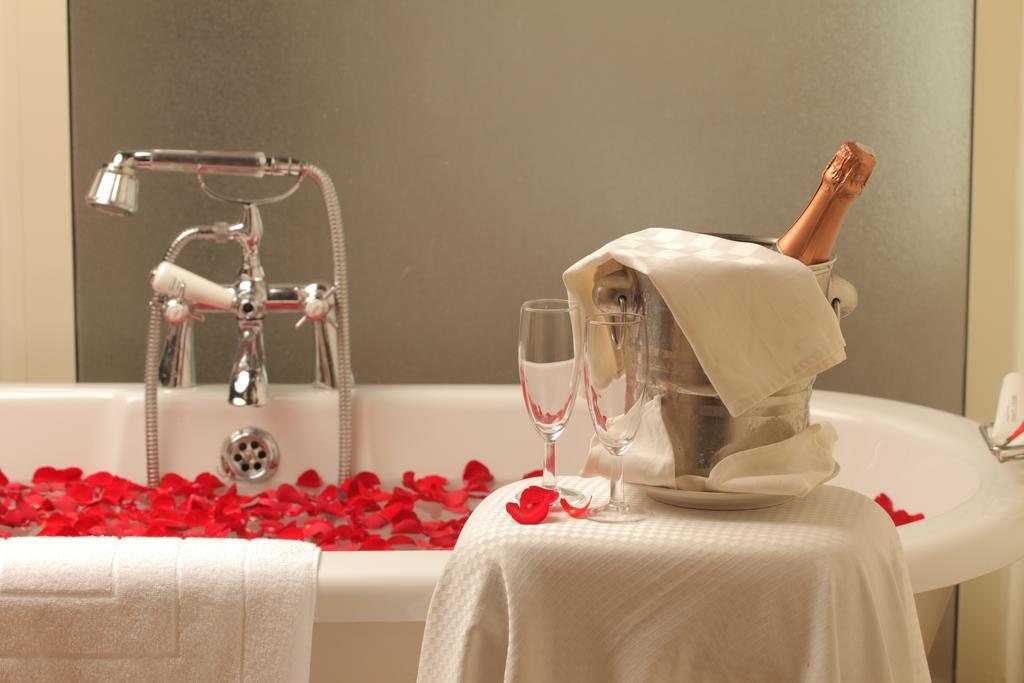 Le Petit Village Boutique Hotel & Spa คัมพาลา ภายนอก รูปภาพ