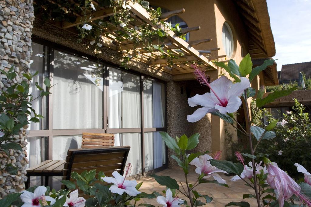 Le Petit Village Boutique Hotel & Spa คัมพาลา ภายนอก รูปภาพ