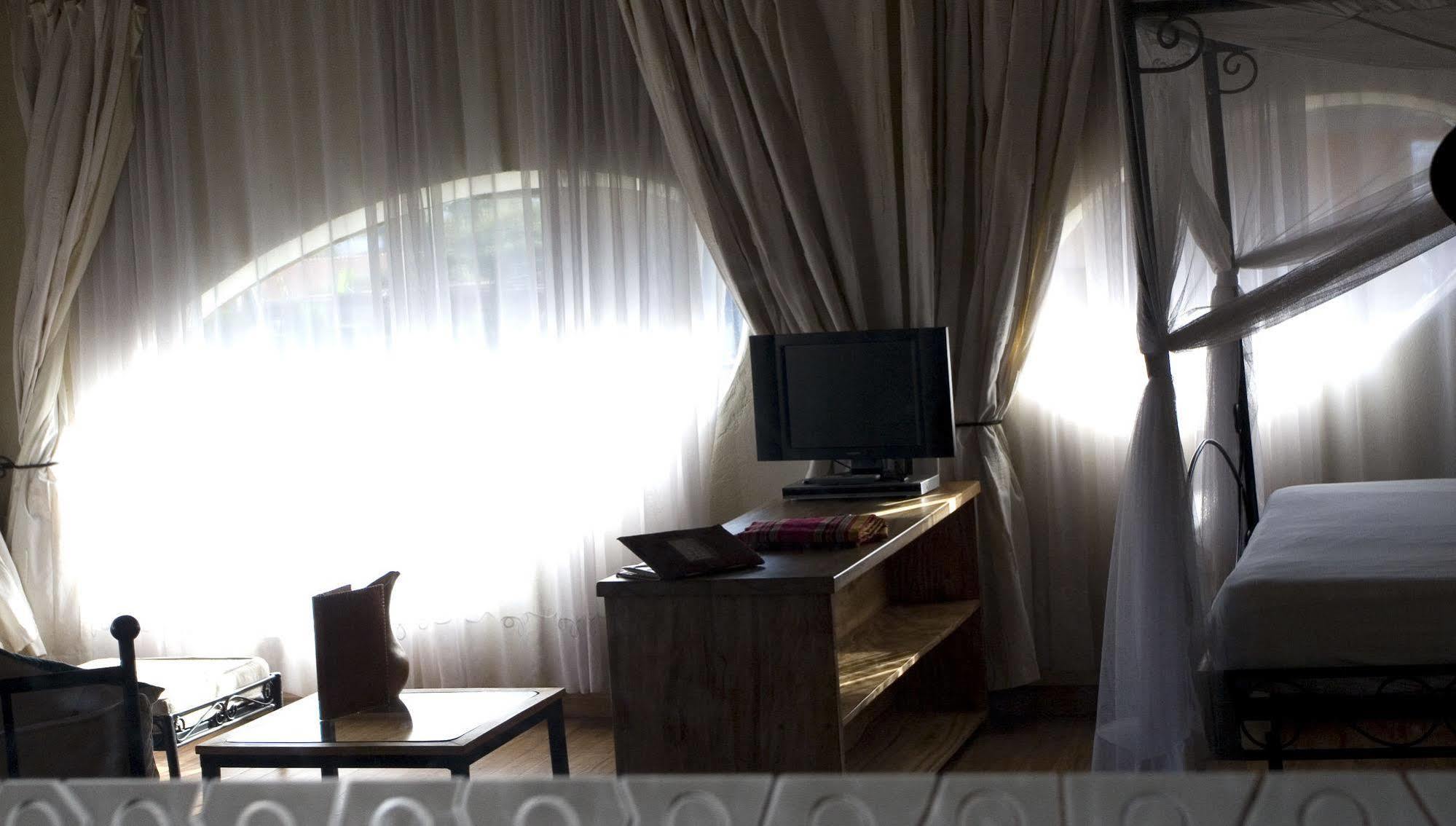 Le Petit Village Boutique Hotel & Spa คัมพาลา ภายนอก รูปภาพ